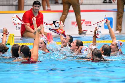 FOTO Vani vruće, a u bazenu burno: Hrvatice ostale bez bronce na domaćem terenu