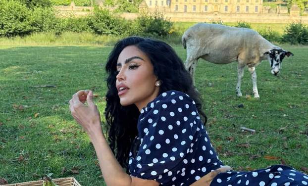 FOTO Pomiče granice onoga što se može pokazati u javnosti: 'Slatka sam kao pravi bombon'