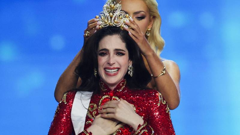 Miss Universe krunu prinijela na oltar: 'Želim impresionirati i učiniti ponosnim jedino Boga'