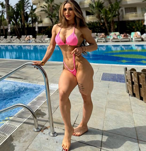 FOTO Afganistanku su prisilno udali dok je imala 15, a onda se transformirala. Pogledajte je!