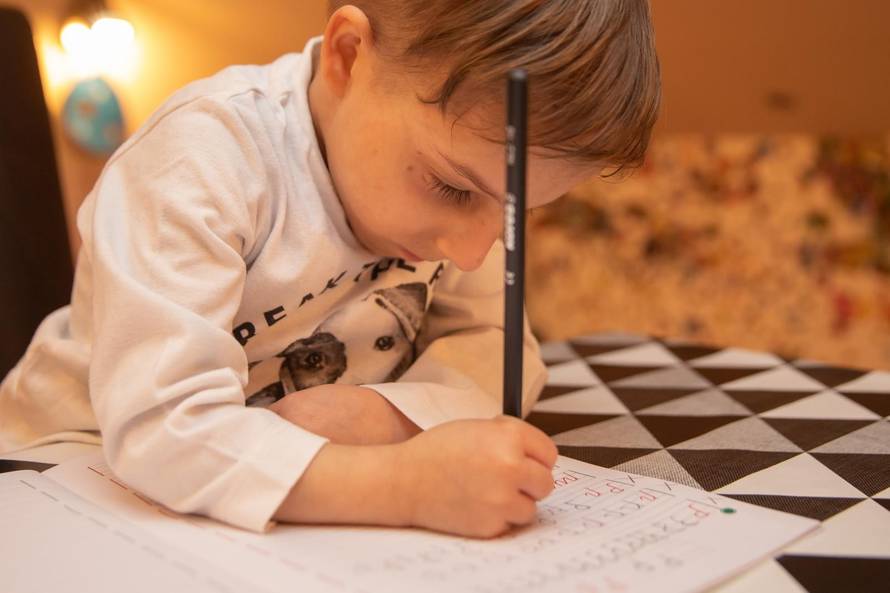 Nevio je krenuo u školu: Imam osam godina i osam kilograma