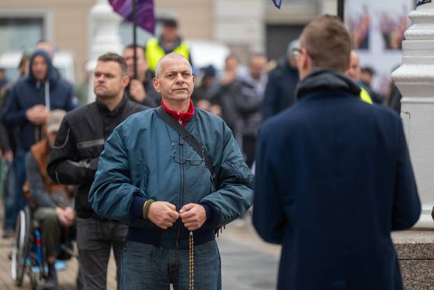 Muška molitva krunice svake prve subote u mjesecu na glavnom zagrebačkom trgu