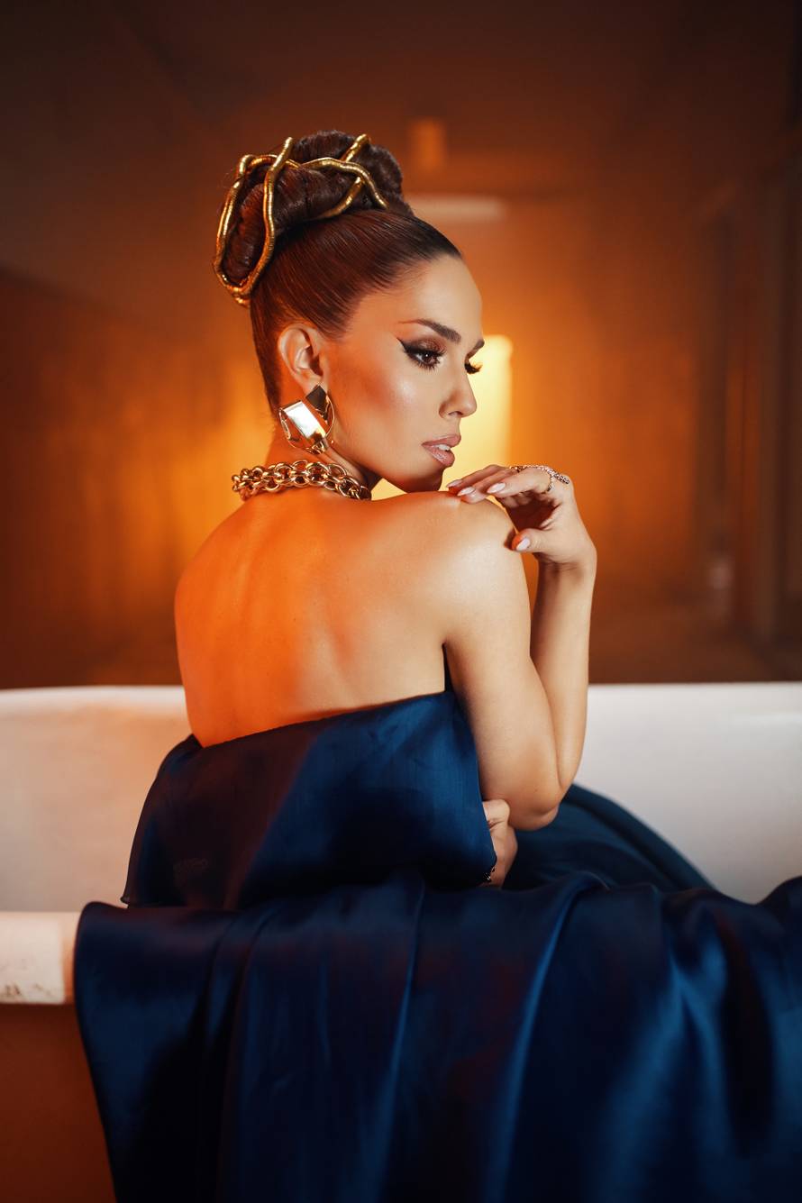 Franka osvanula samo u korzetu i halterima, pratitelji kažu: 'Ona je naša prekrasna Lara Croft'