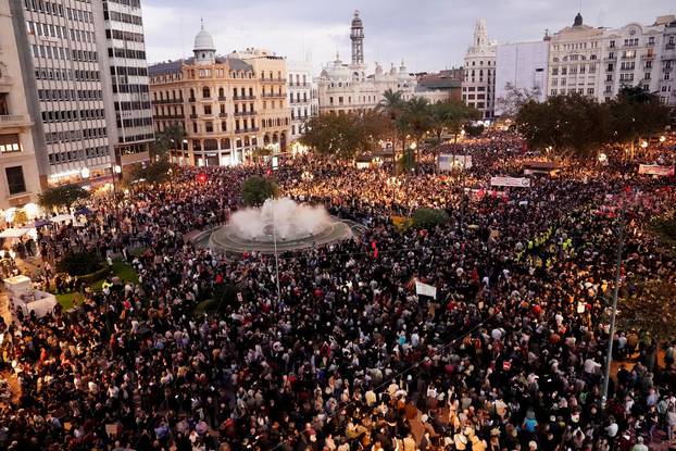 Protest against management of emergency response to the deadly floods in Valencia