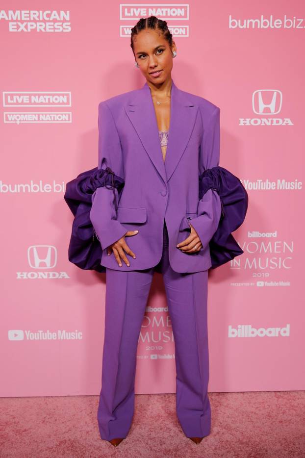 Alicia Keys arrives on the red carpet for the "Billboard Women in Music" event in Los Angeles