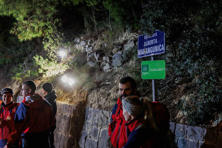 Split: U večernjim satima HGSS je pronašao nestalog mladića, u tijeku akcija izvlačenja