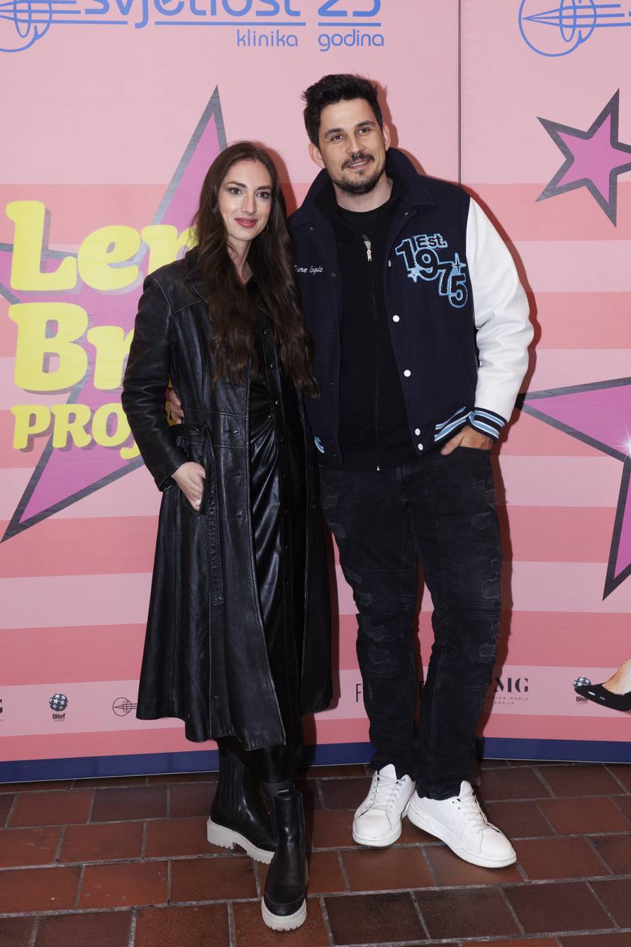 Brojni gledatelji stigli na predstavu Lepa Brena Project u Splitu