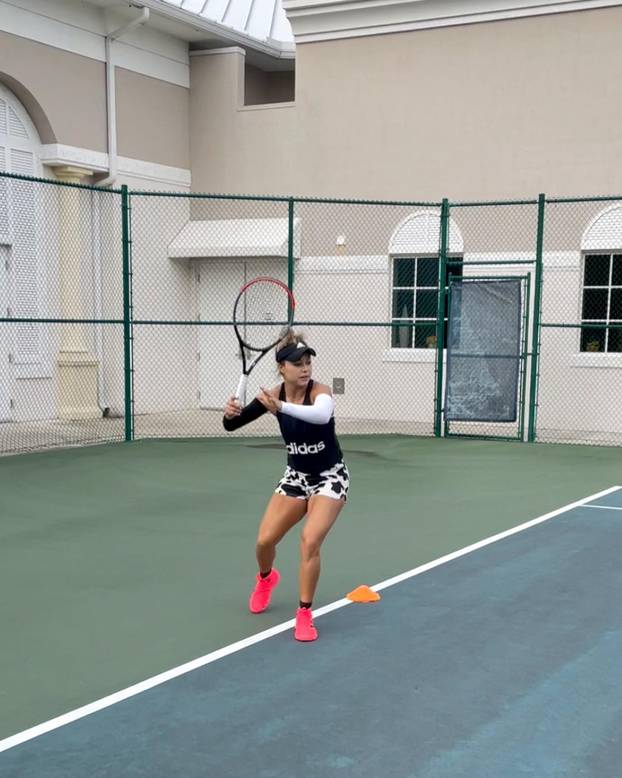 FOTO Tko je tenisačica čija je fotka u toplesu šokirala svijet?