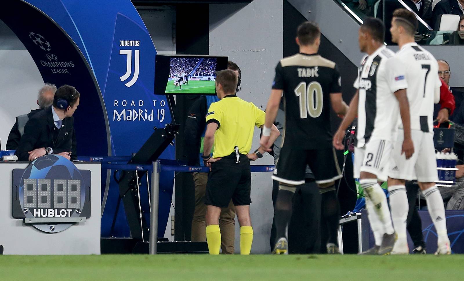 Juventus v Ajax - UEFA Champions League - Quarter Final - Second Leg - Allianz Stadium