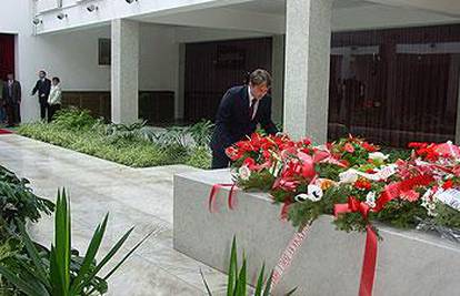 Željko Komšić posjetio Titov grob u Beogradu