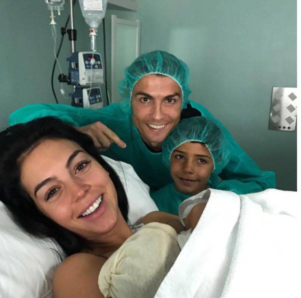 Cristiano Ronaldo se zaručio? Georgina se pohvalila prstenom