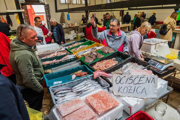 Split: Bogata ponuda ribe petkom u splitskoj ribarnici