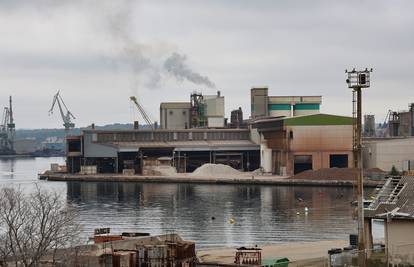 Tvornica Calucem: Mi nemamo utjecaja na loš zrak u Puli
