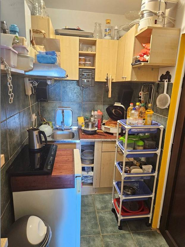 FOTO Ovaj stan u Zagrebu prodaju za 56.000 €! Tu je i vrt. 'Sve je namješteno'. Zavirite...