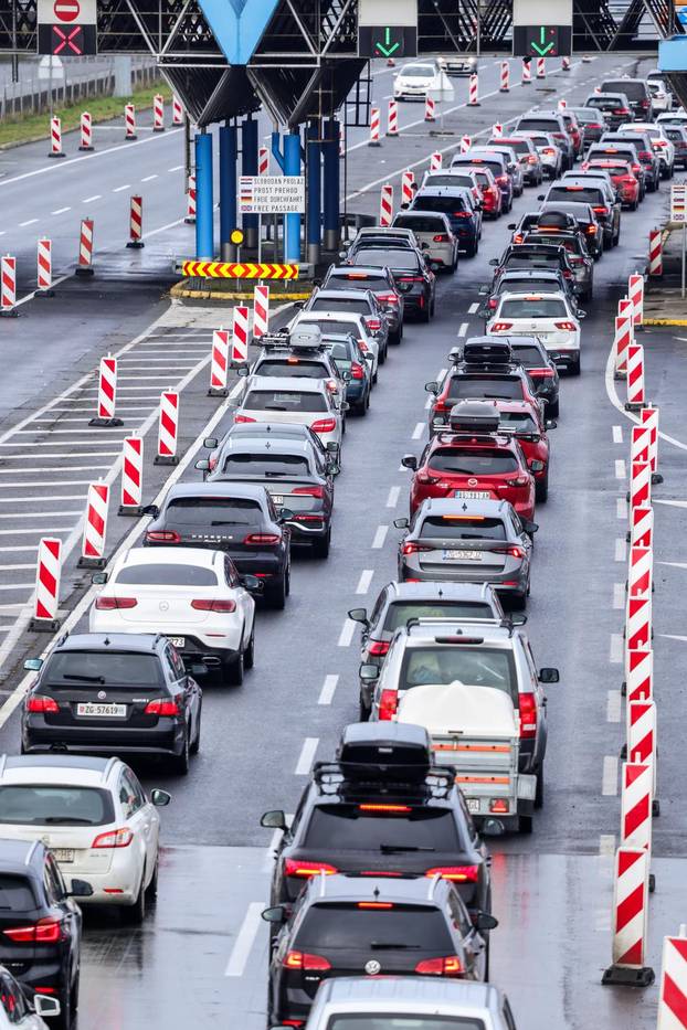Početak skijaškog tjedna i kraj blagdana uzrok je gužve na graničnom prijelazu Bregana
