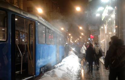 Zapalio se tramvaj u središtu Zagreba, promet normaliziran