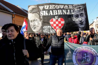 Fotogalerija: Pogledajte kako izgleda duga kolona u Vukovaru