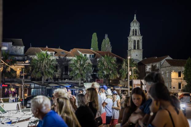 Proba na velikoj pozornici u Vela Luci
