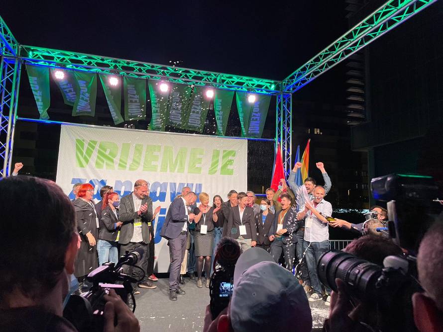 Tomaševićev pobjednički govor: 'S ponosom ću povesti grad u bolju budućnost, hvala vam!'