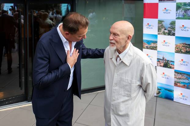 Alexandria: John  Malkovich iznenadio Vatrene u hotelu Aka