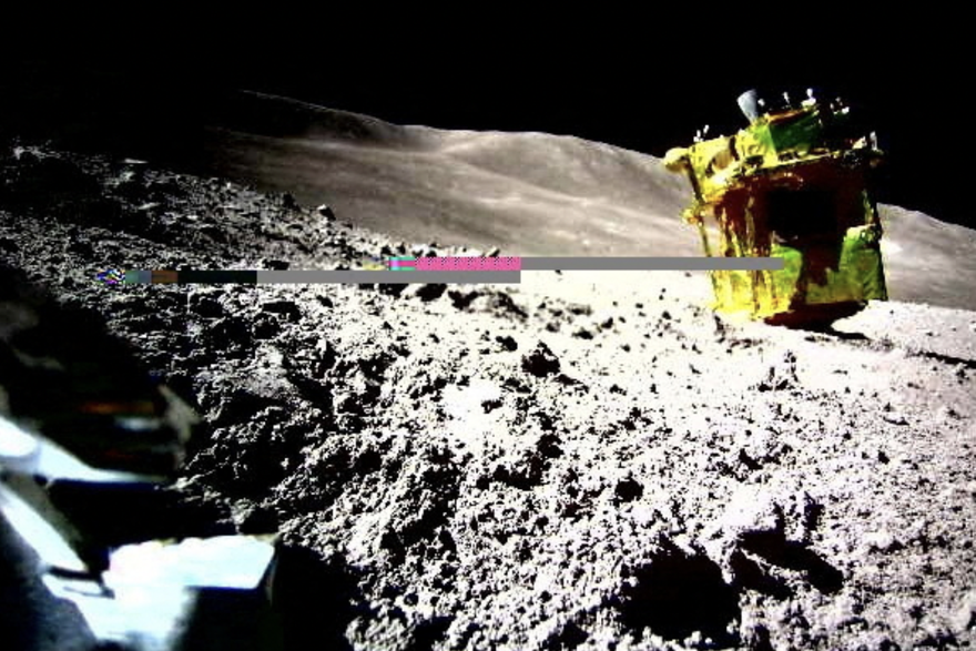 Japanska sonda nevjerojatno precizno sletjela na zadanu lokaciju na Mjesecu. Problem je što je sada naglavačke