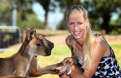 Elena Dementieva druži se sa klokanima u Australiji