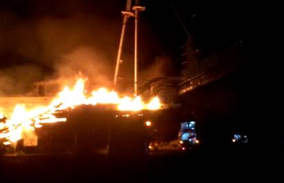 VIDEO Kod Splita je gorio brod