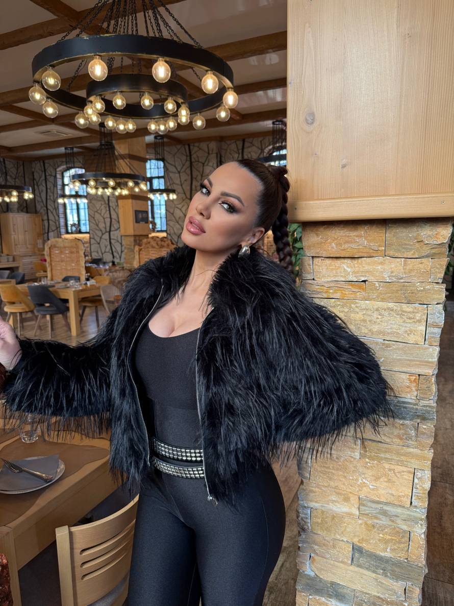 Žanamari glumi u novom spotu folk pjevača: Pogledajte ga...