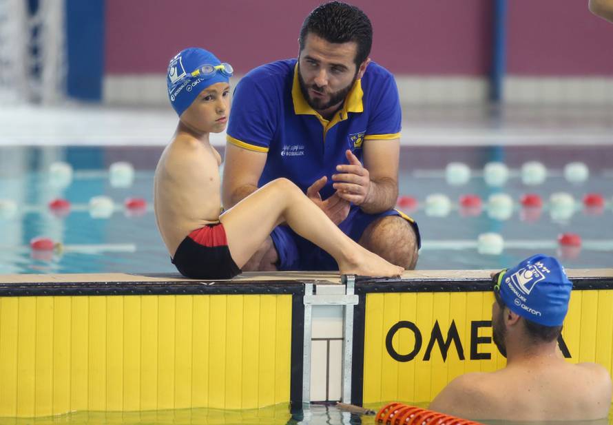 Dječak bez ruku osvojio zlatnu medalju: 'Njemu je bazen sve'