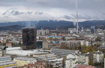 Vjesnikov neboder za jednu je generaciju bio tvornica snova. Ali tog svijeta odavno nema...
