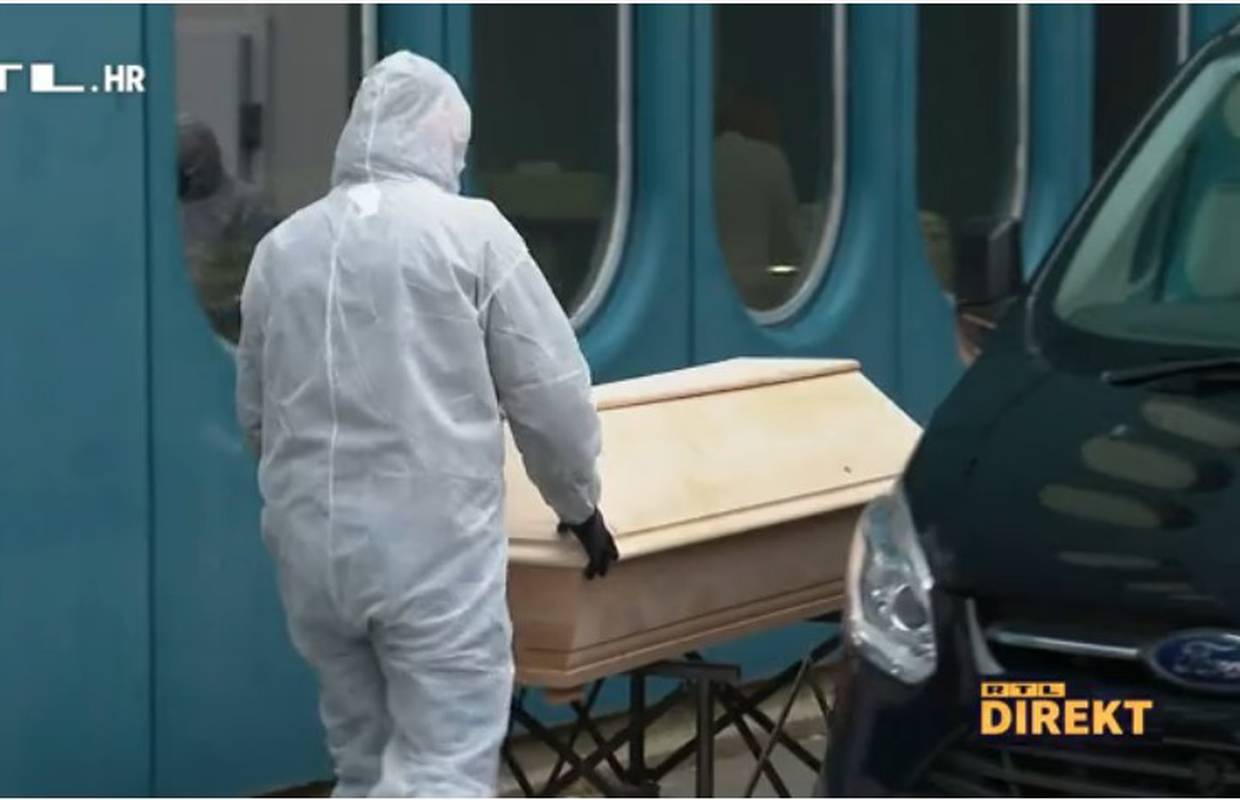 U danu preminula 24 pacijenta, snimili lijesove pred Dubravom. 'Nismo navikli na ovoliko smrti'