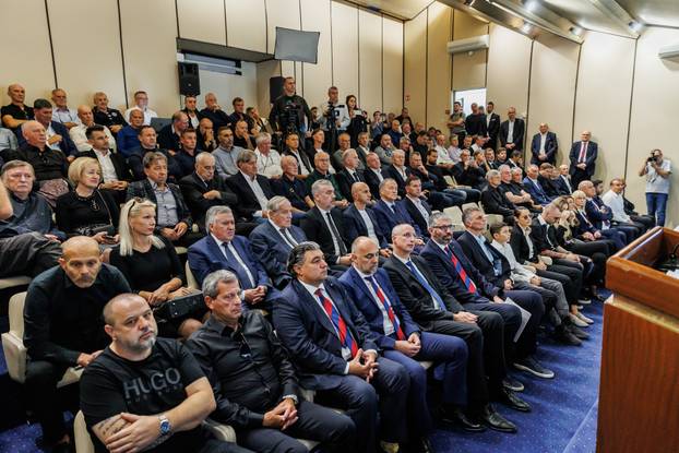 Split: Održana komemoracija za proslavljenog nogometnog vratara Tončija Gabrića