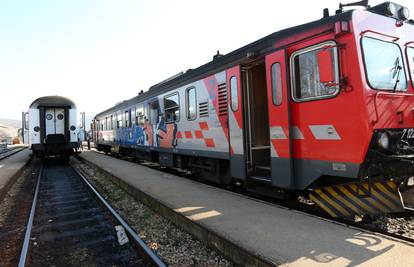 Vlak nije krenuo s kolodvora u Šibeniku prema Perkoviću jer kondukter nije došao na posao