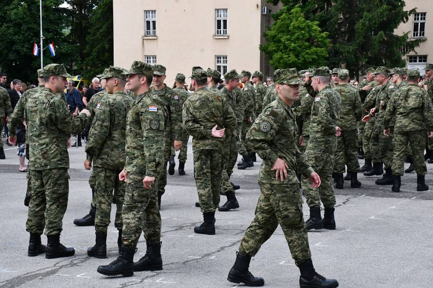 Detalji vojnog roka: Bit će u tri vojarne, a plaća je 1100 eura