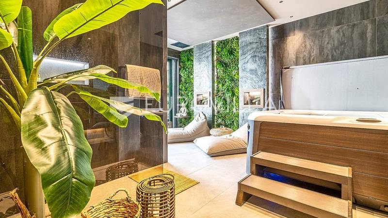 FOTO Netko u Zagrebu prodaje stan s 'džunglom'. Ima i bazen i saunu! Iznenadit će vas cijena