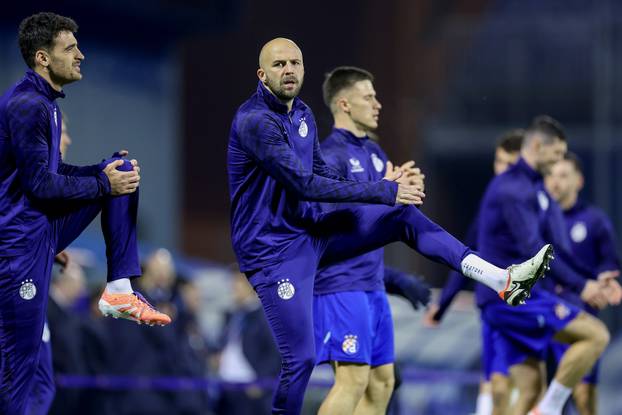 Zagreb: Zagrijavanje igrača uoči početka utakmice GNK Dinamo - Celta Vigo