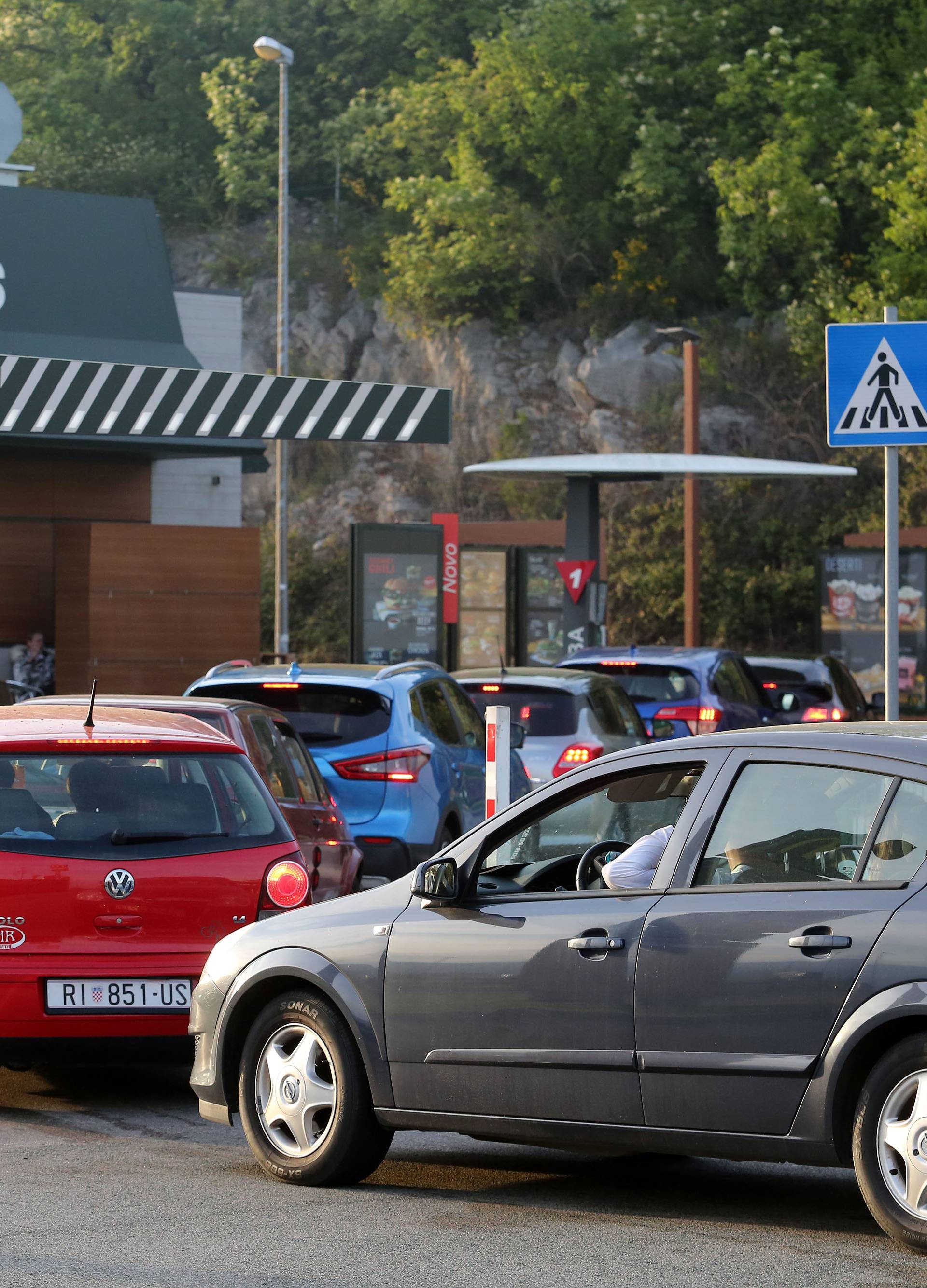 Kakva McGužva! Kolone auta u redu za McDonalds u Rijeci