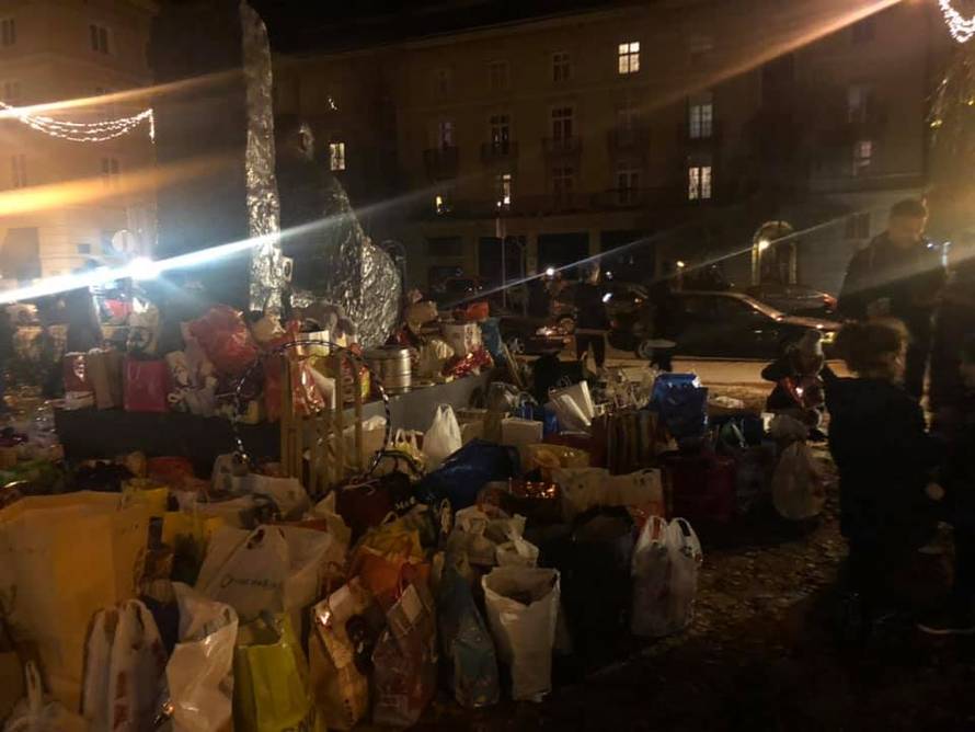 Djeci iz Gline stižu darovi: 'Da se čovjek rasplače od sreće!'