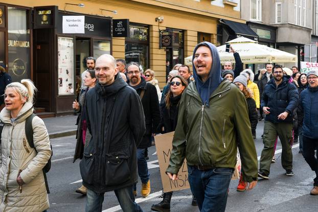 Zagreb: Veliki broj građana okupio se u povorci za slobodu, mir i demokraciju u svijetu