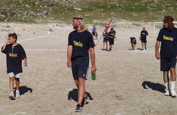 ARHIVA: Utakmica na dnu isušenog Modrog jezera koje danas doseže rekordan vodostaj