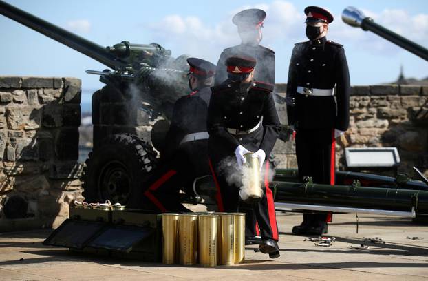 Gun salute is fired to mark the death of Britain
