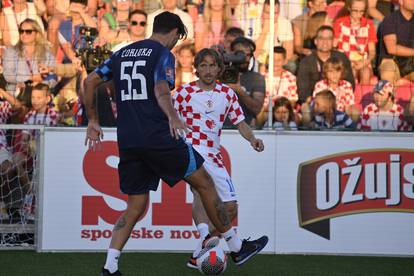 Međusobni okršaj zvijezda Vatrenih u uličnom nogometu održan je u Zagrebu