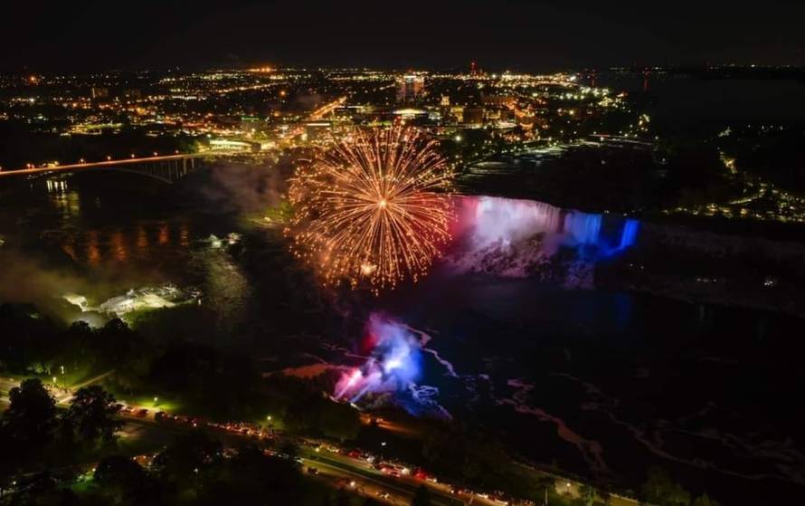 Slapovi Niagare zasjali  su u bojama hrvatske zastave