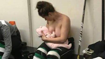 Mlada hokejašica dojila između trećina: Moja beba me trebala
