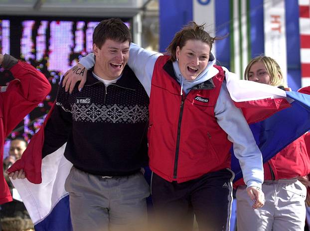 Zagreb: 25.02.2002., sve?ani do?ek Janice na trgu nakon OI u Salt Lake Cityu