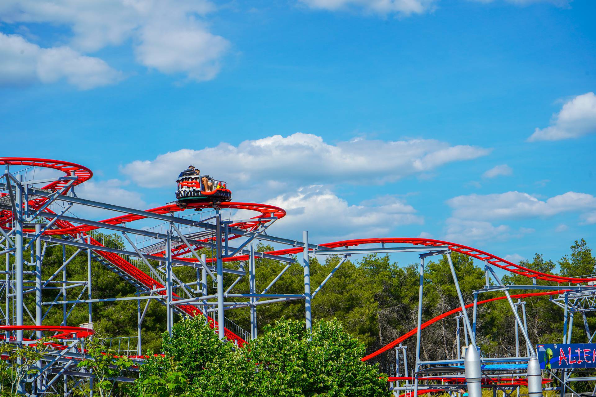 Kroz plave šine, rudnike, svemir ili u vodu? Roller Coasteri Fun Parka Biograd sve to mogu!