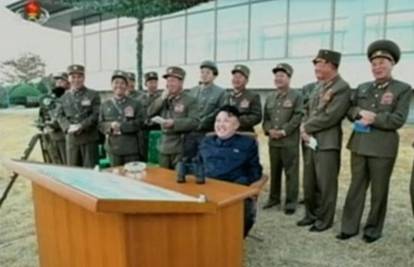 Svoj stol nosi sa sobom: Kim Jong Un nigdje bez namještaja