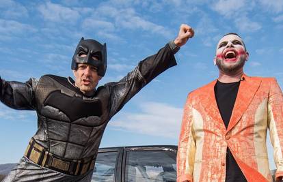 Šebalj kao Batman, a Fil Tilen kao Joker u driftu za maškare