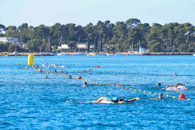 Održana plivačka manifestacija Porečki delfin