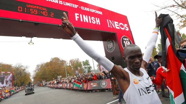 Za povijest: Kipchoge je prvi  pretrčao maraton ispod 2 sata